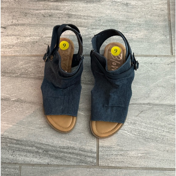 Closet Clean Out - Picture 2 of 3